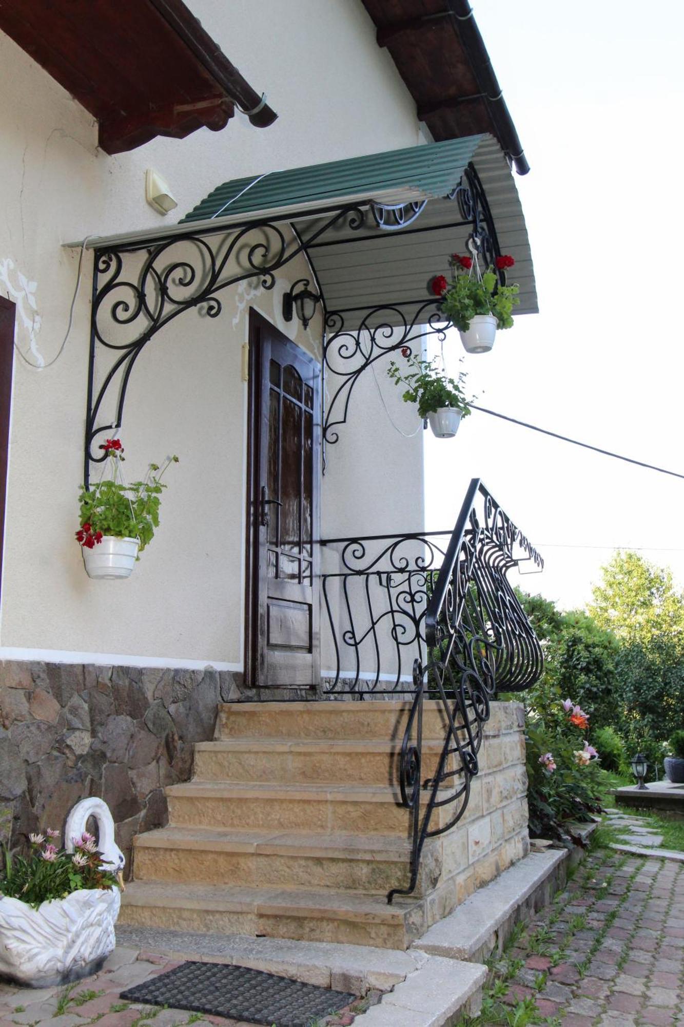Котедж "Красний Краєвид" Γιαρέμτσε Εξωτερικό φωτογραφία